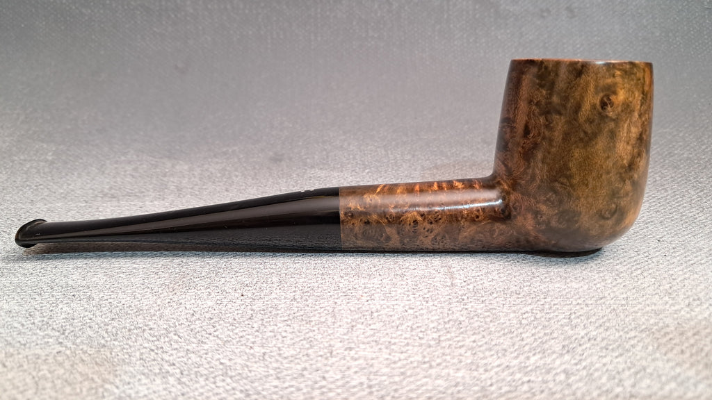 Hand made billiard pipe, smooth contrast.