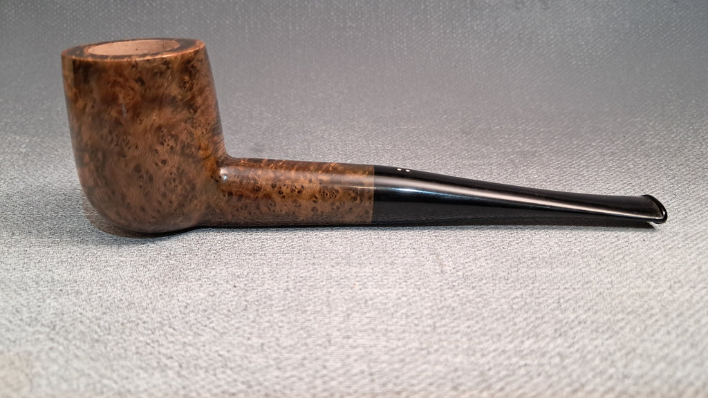 Hand made billiard pipe, smooth contrast.