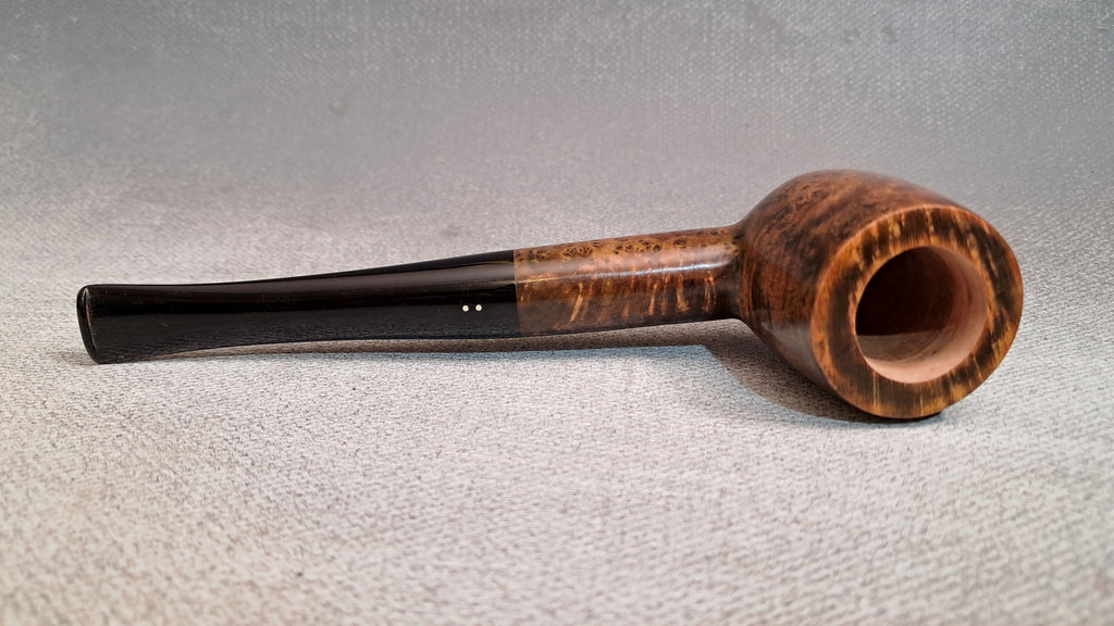 Hand made billiard pipe, smooth contrast.